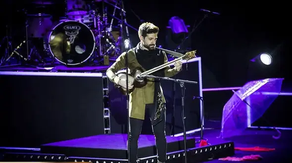 آواز بهشتی؛ حمید هیراد انقدر آهنگ دنیامو عاشقانه و با احساس خوند که بشنوی مست میشی