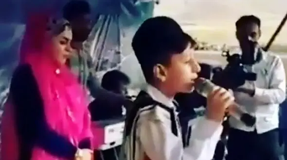 (ویدئو) شاهکار خوانندگی پسر ایرانی خوش صدا با آهنگ لری/ ای جان، بنازم این صدارو...