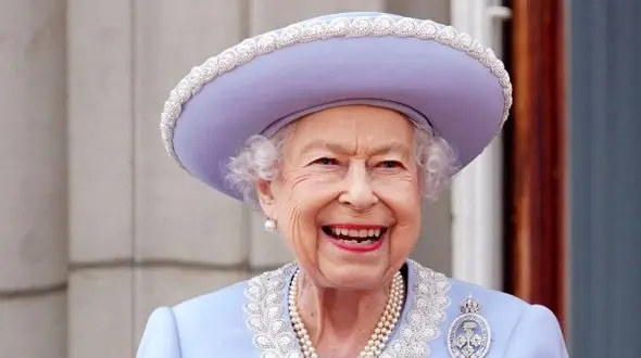 تصاویر؛ سفر در زمان؛ «بازدید ملکه انگلیس از تخت جمشید»؛ سال ۱۳۳۹