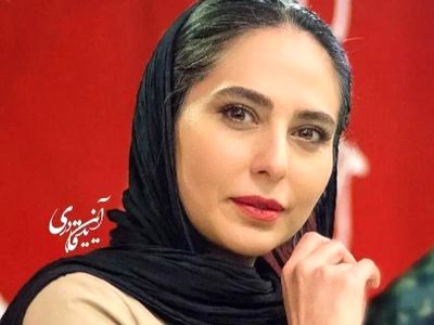 زیبایی خیره کننده رعنا آزادی‌وردر استایل یک دست مشکی در 41 سالگی / همسر دوم مهدی پاکدل با این عکس ها وایرال شد!