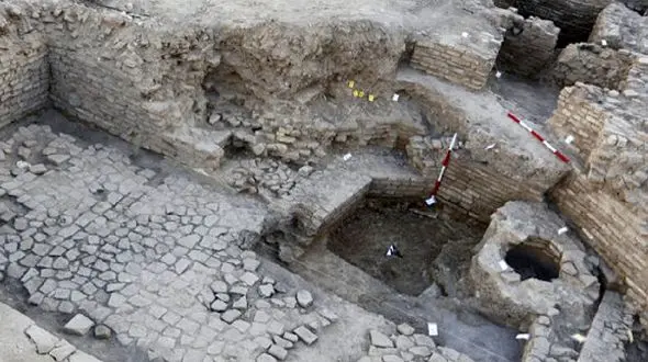 ماجرای کشف ۱۰۰ سکه گمشده در دل کمرزرین؛ آیا تجارتخانه فراموش‌شده پیدا خواهد شد؟