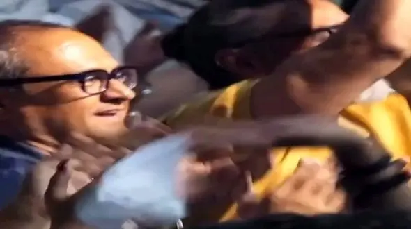 آواز شاد؛ نوازنده ها تو برنامه رامبد جوان جوری شاد زدن که بذاری تماشاچیا پرواز میکنن