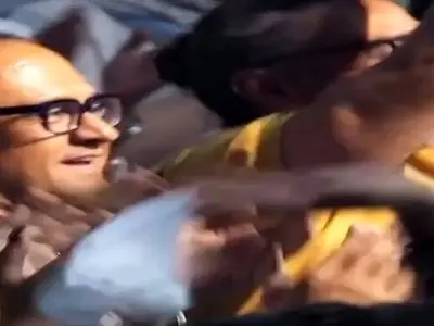 آواز شاد؛ نوازنده ها تو برنامه رامبد جوان جوری شاد زدن که بذاری تماشاچیا پرواز میکنن