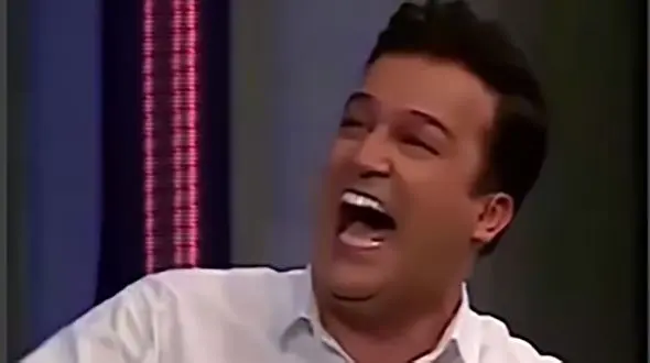 فیلم روده بر شدن حامد آهنگی با آوازخوانی پسر جوان در برنامه اش ! / 