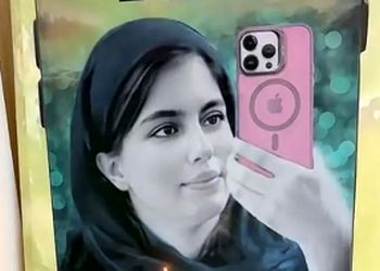 فیلم / مرثیه جگرسوز پرویز پرستویی در خانه ابدی الهه حسین‌نژاد / روحش شاد 