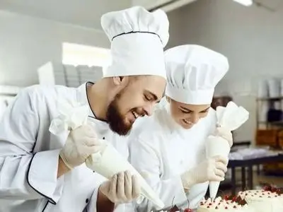 تصاویر/ خلاقیت منحصربفرد و بامزه قنّاد خوش ذوق در طراحی و پخت کیک برای «راننده تاکسی ها»/ باسلیقه خودتی و بس