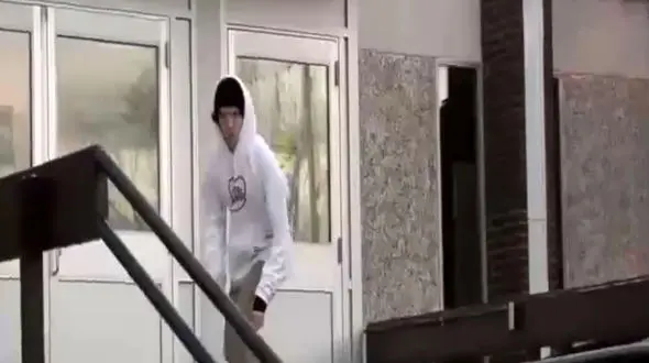 بدشانسی برای اسکیت سوار ناشی + فیلم لحظه حادثه