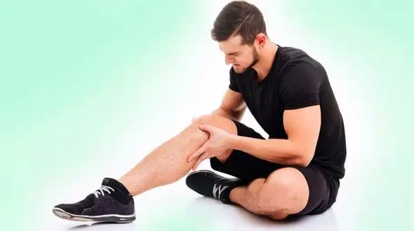 نشانه های آب آوردن زانو و روش های درمانی مفید