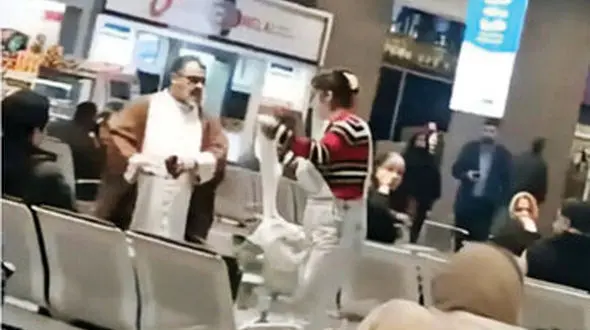 اولین گفتگو با رضا رستمی روحانی فرودگاه مهرآباد / زن جوان عمامه ام را برداشت و من هیچ نگفتم!