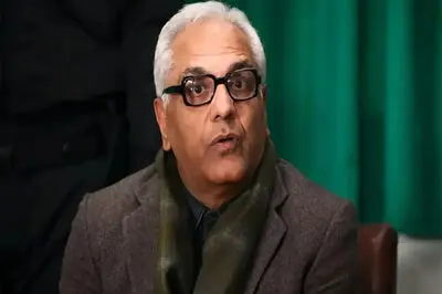 سفر در زمان / عکس «مهران مدیری و غلامرضا نیکخواه» در پشت صحنه سریال مرد سه هزار چهره 