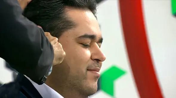  مهمان برنامه، گوش مجری را کشید ! + فیلم عجیب روی آنتن زنده تلویزیون !