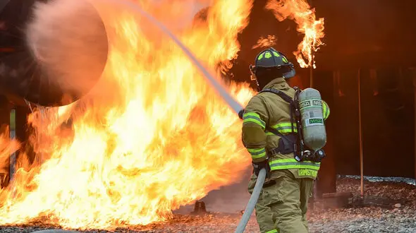 جوان مشهدی زنده زنده در آتش سوزی خانه شان سوخت / مرگ تلخ در بلوار عبدالمطلب مشهد