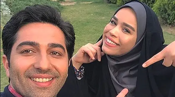 کارت عروسی مدل قجری و خلاقانه ملیکا شریفی نیا، حدیثِ دلدادگان با ژستی خاص از عروس و داماد+عکس