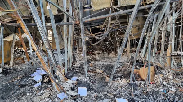 قربانیان اسید پاشی و معلولان از آتش سوزی بازار جنت بیش از یک میلیارد تومان ضرر کردند / ۶ جلسه استخر رایگان؛ هدیه مسئول شهرداری تهران به مال باختگان !