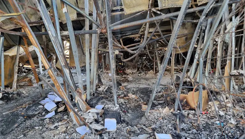 قربانیان اسید پاشی و معلولان از آتش سوزی بازار جنت بیش از یک میلیارد تومان ضرر کردند / ۶ جلسه استخر رایگان؛ هدیه مسئول شهرداری تهران به مال باختگان !