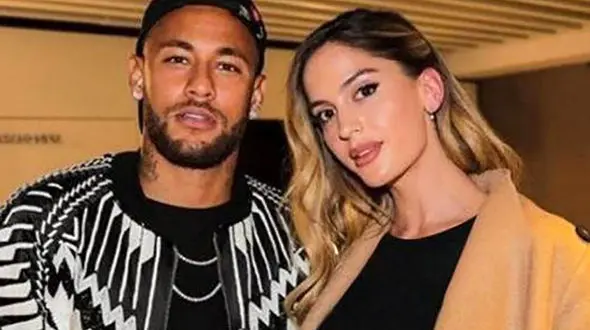 نیمار: یادم میاد به مادرم گفتم بیسکویت میخوام ... گفت هیچ پولی در بساط نداریم منم گفتم روزی آن قدر پولدار می‌شم که یک کارخانه بیسکویت می‌خرم و هر وقت که بخواهم، می‌خورم...