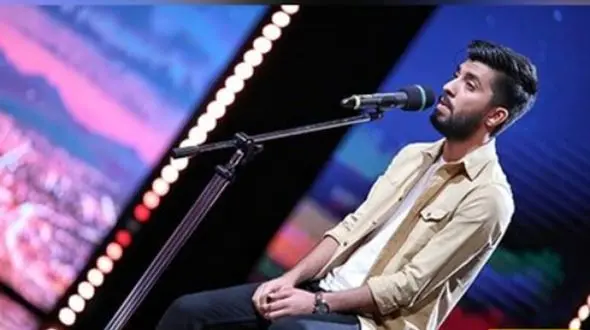 فیلم خوانندگی جادویی  پسر ایرانی ! /  نذار بی تو بمیرم را جاودانه خواند !