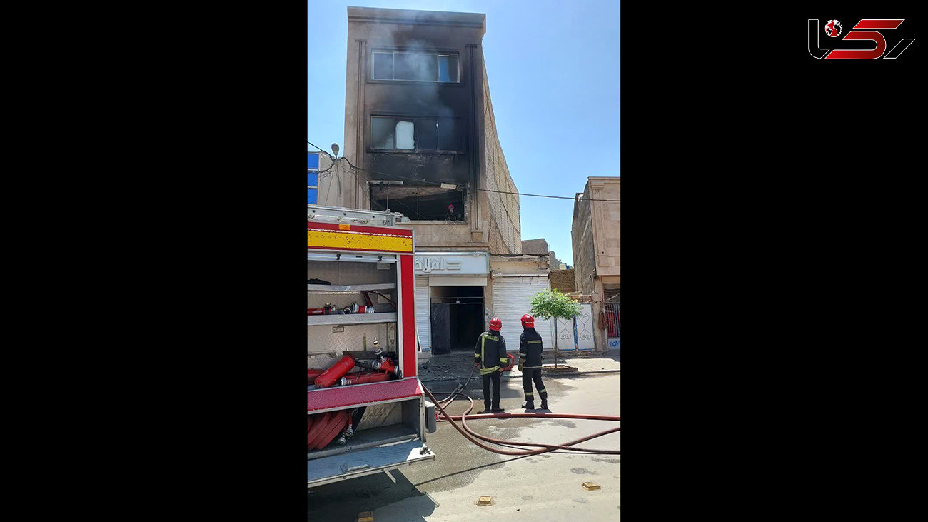 آتش سوزی وحشتناک یک خانه در مشهد !  / 3 ساکن خانه در محاصره مرگ بودند + عکس ها