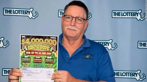 مرد خوش شانس آمریکایی دو بار بلیط لاتاری برد + عکس