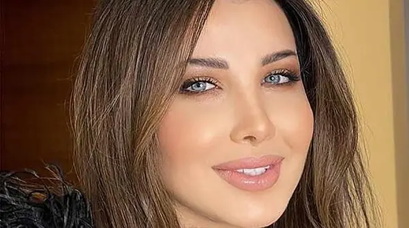 تصاویر بدون آرایش و ساده نانسی عجرم در حاشیه سفرش به عربستان/ معجزه و قدرت لوازم آرایشی رو قشنگ میشه لمس کرد
