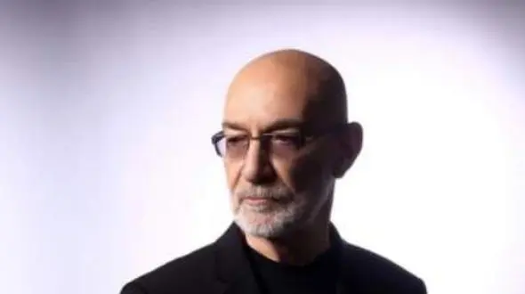 دانلود آهنگ فرشته با صدای سیاوش قمیشی / می دونستم می آیی حالا تورو من خواب می دیدم...