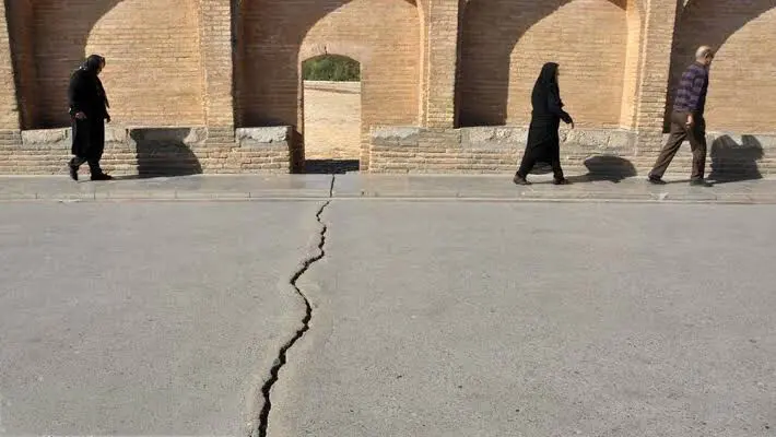 4 فرونشست در 10 روز زنگ خطر برای خیابان های اصفهان