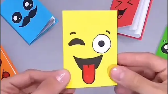 ساخت دفترچه یادداشت به شکل ایموجی های معروف + فیلم