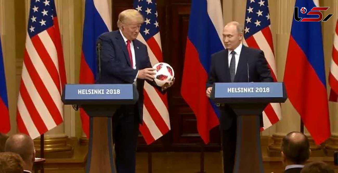 پوتین یک توپ فوتبال هدیه داد و معلوم نیست چه هدیه بزرگتری گرفت که مدام لبخند می‌زد !