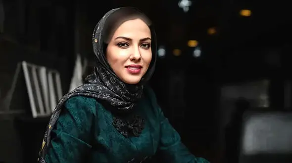 مدل مانتوی زیبا و خاص لیلا اوتادی در کنسرت / خانم بازیگر خوش سلیقه است ! + عکس 