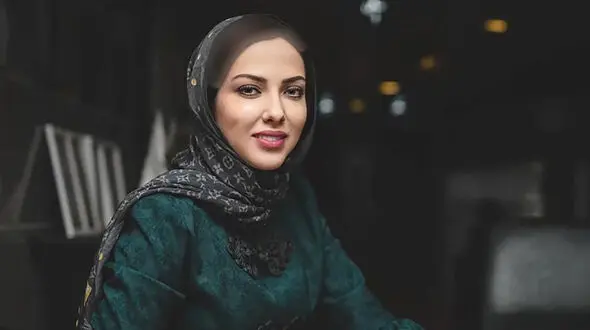 مدل مانتوی زیبا و خاص لیلا اوتادی در کنسرت / خانم بازیگر خوش سلیقه است ! + عکس 