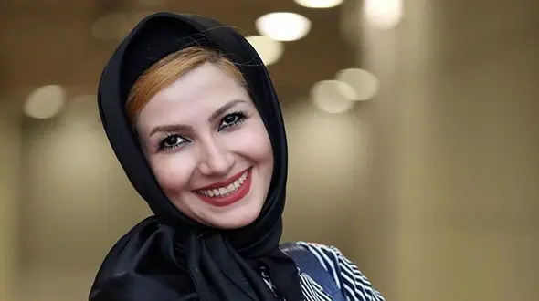 خاله شادونه حین نواختن پیانو + عکس