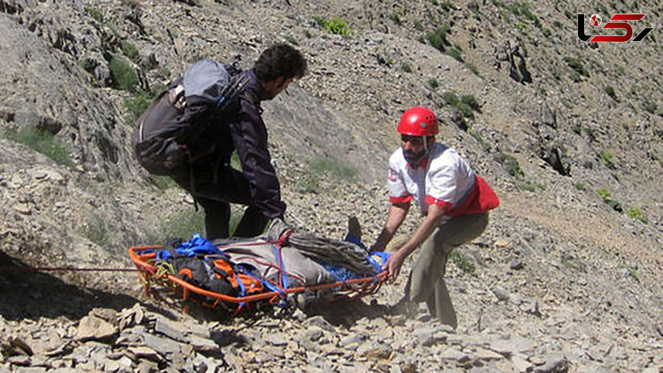 نجات مرد ایلامی از کوه سیوان توسط نجاتگران هلال احمر + عکس