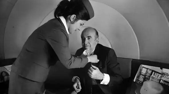 ماجرای بازداشت هویدا به دستور شاه + تصاویر