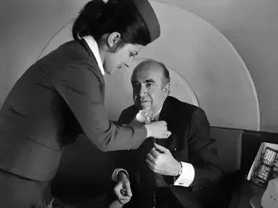 ماجرای بازداشت هویدا به دستور شاه + تصاویر