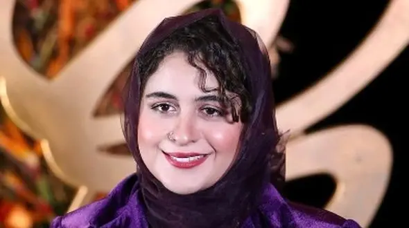 سلفی هنری فاطیما بهارمست و دارا حیایی در پشت صحنه سریال «یزدان»/ عاشقانه‌های جذاب تمنا و امیرعلی