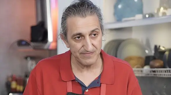 نگاهی به چیدمان منزل شاهانه و مجلل «یوسف صیادی»، کمدین محبوب/ از مبلمان سلطنتی و فرش اصیل ایرانی تا کابینت‌های سفید و تابلوی نقاشی آقای بازیگر