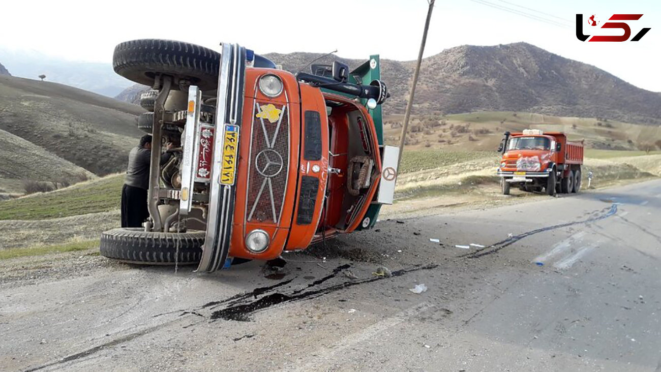 ببینید / لحظه هولناک واژگونی کامیون بر اثر سرعت بالا در یکی از جاده‌های ایران
