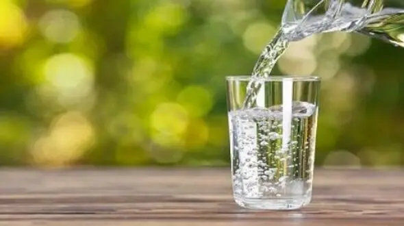 مزایا و معایب آب آشامیدنی فلورایددار؛ آنچه باید بدانید