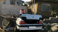 مرگ 2 مرد در تصادف پژو با دیوار خانه در رودسر / ماشین جمع شد + عکس