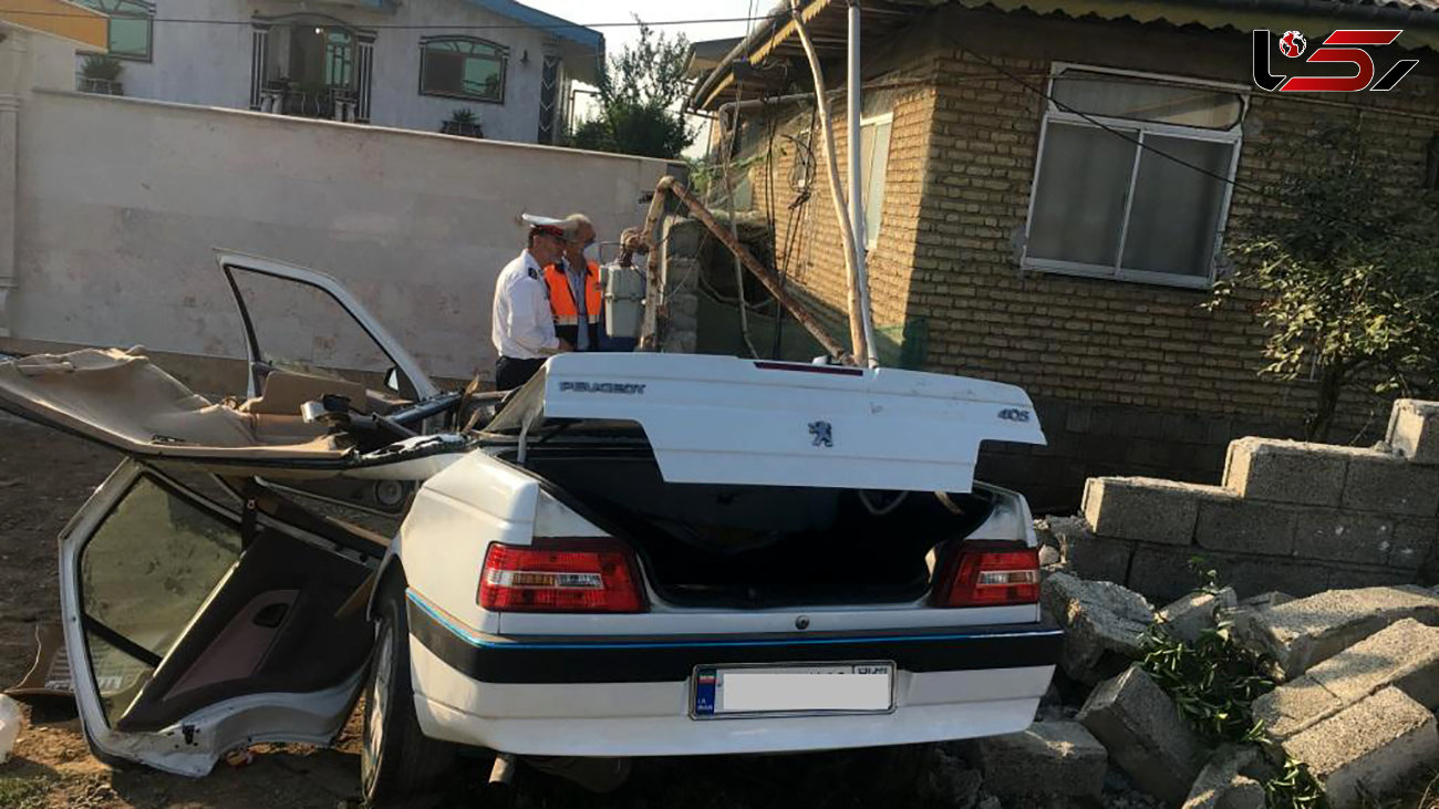 مرگ 2 مرد در تصادف پژو با دیوار خانه در رودسر / ماشین جمع شد + عکس