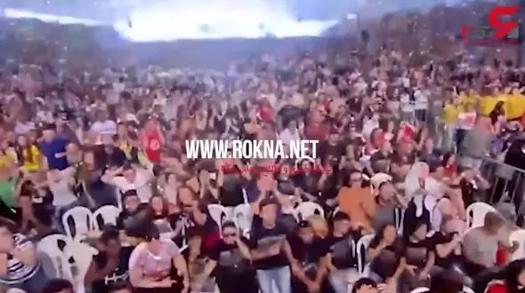 حمله ناگهانی زن جوان به روحانی در حال عبادت! +فیلم 