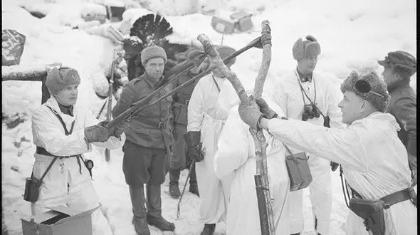 پرتاب نارنجک دستی با تیر و کمان! +عکس 