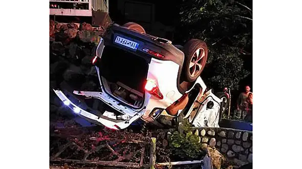 5 عکس باورنکردنی از تصادف در شمال تهران! / پشتک زدن خودرو