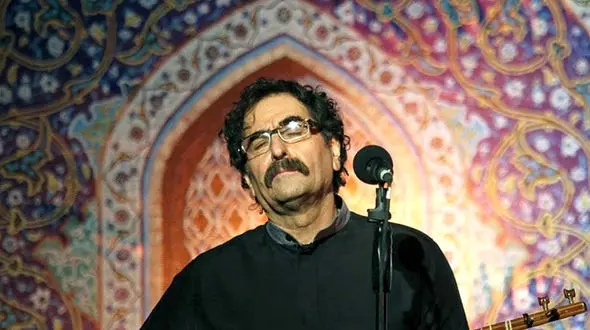 فیلم آواز باشکوه شهرام ناظری با آهنگ باز هوای وطنم آرزوست در خارج از کشور / کل سالن آرزوی ایران کردن!