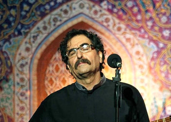 فیلم آواز باشکوه شهرام ناظری با آهنگ باز هوای وطنم آرزوست در خارج از کشور / کل سالن آرزوی ایران کردن!