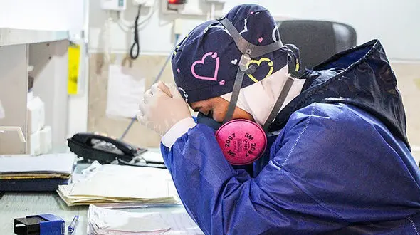 سرنوشت دردناک کرونایی ۳ پزشک تبریزی / آنها با ونتیلاتور تنفس می‌کنند 