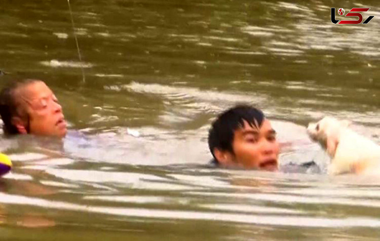 فیلم نجات یک زن از داخل خودرویی که کاملا زیر آب رفته بود+ تصاویر