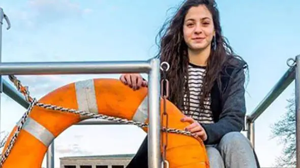 3 ساعت شنا برای نجات 20 نفر/ ناجی قهرمان حاضر در المپیک ریو 2016 است+عکس