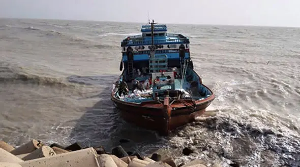 لنج باری با 10 سرنشین غرق شد + عکس