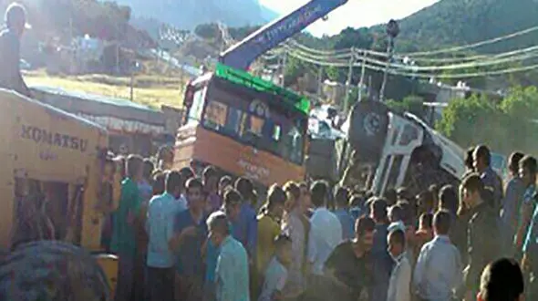 5 قربانی در تصادف خونین پراید و کامیون